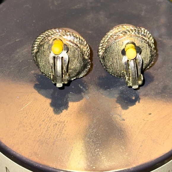 Clip on  large white pearl earrings silver frames vintage - Picture 6 of 7